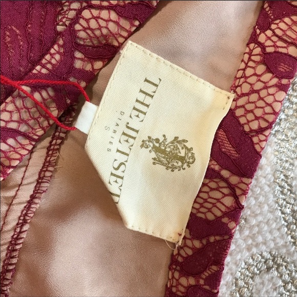 The Jetset Diaries Yasmine Berry Lace Maxi skirt - Picture 5 of 5